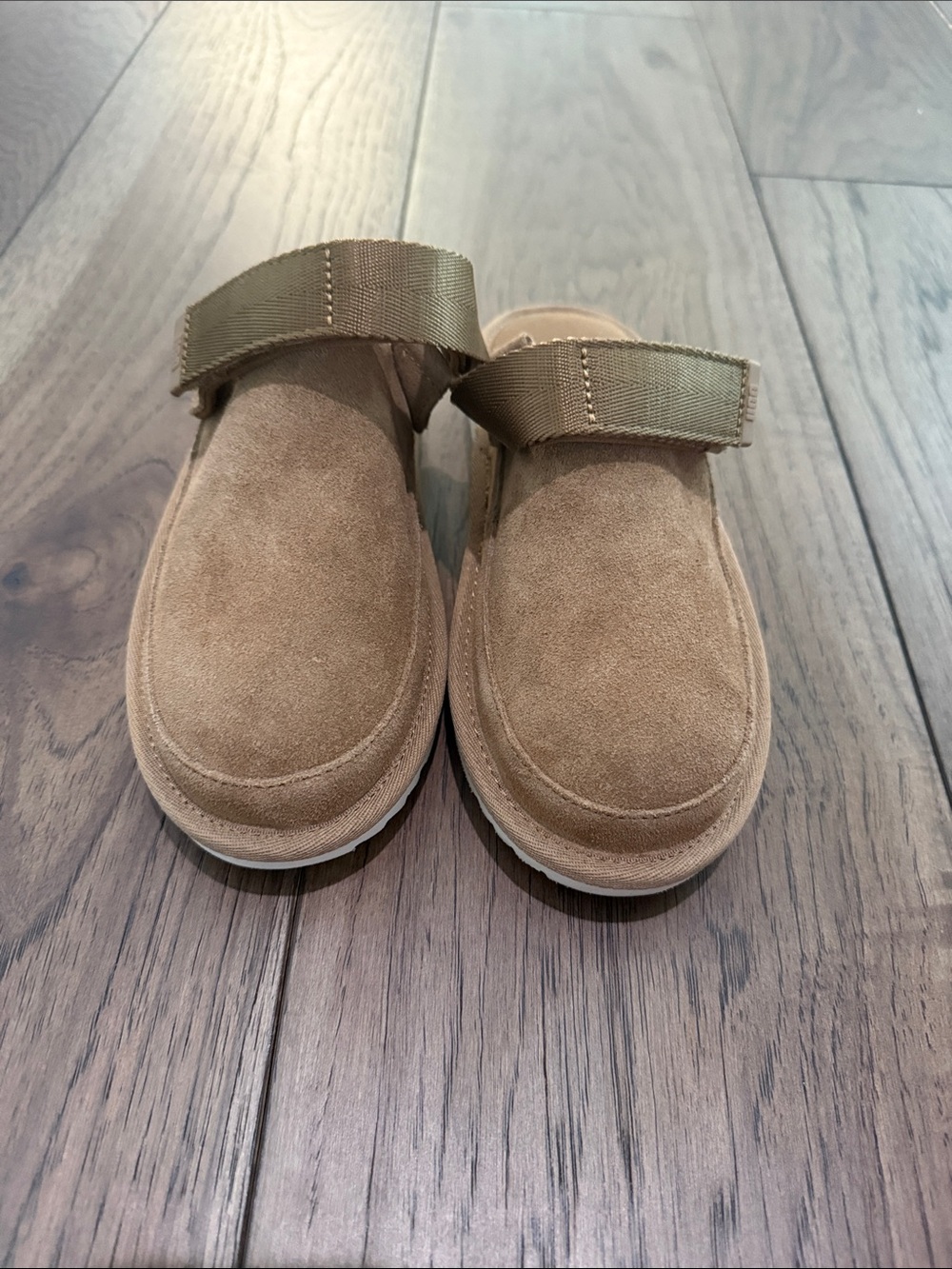 BNWT UGG Kids Tan Suede Slip-On Clogs